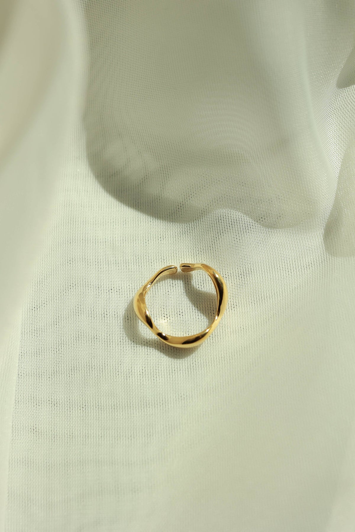 Mariel Wavy Gold Ring