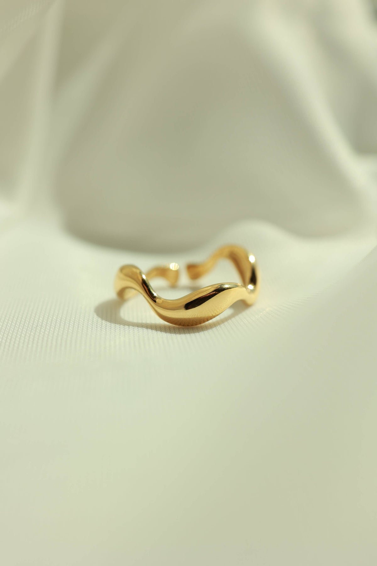 Mariel Wavy Gold Ring