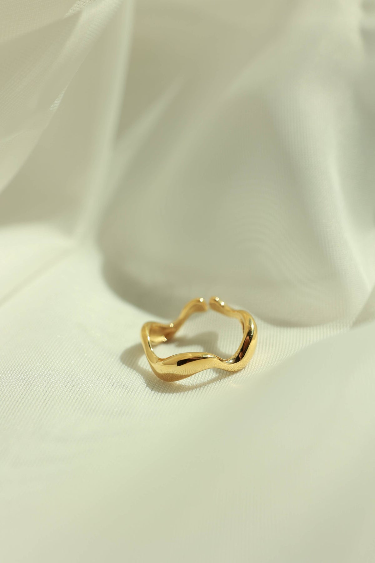 Mariel Wavy Gold Ring